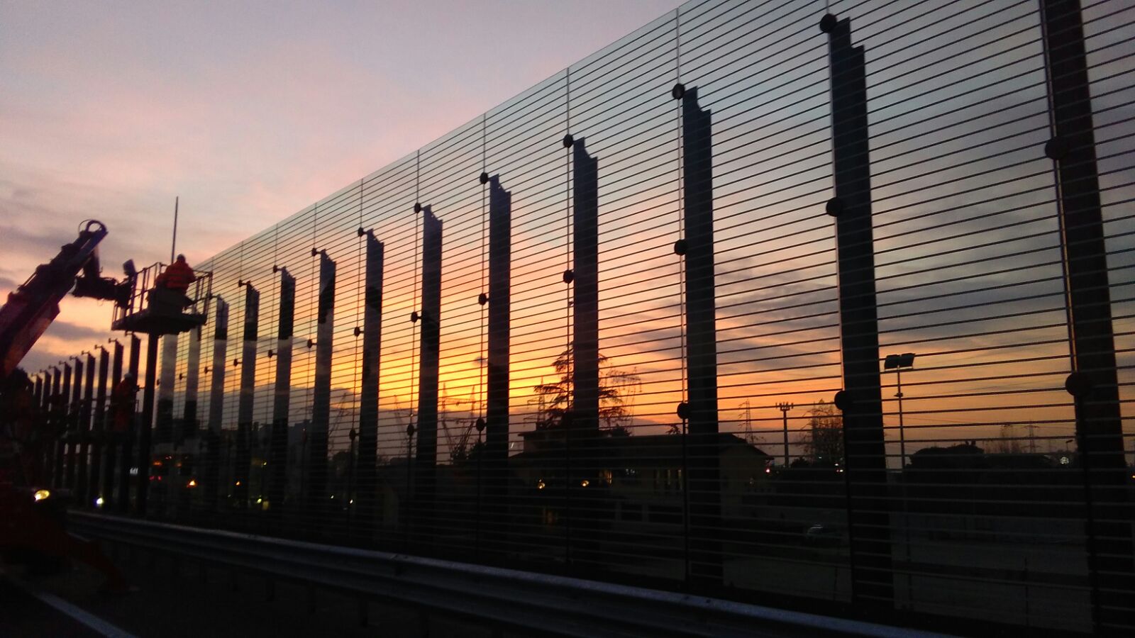 Noise barrier glass sheets without frame