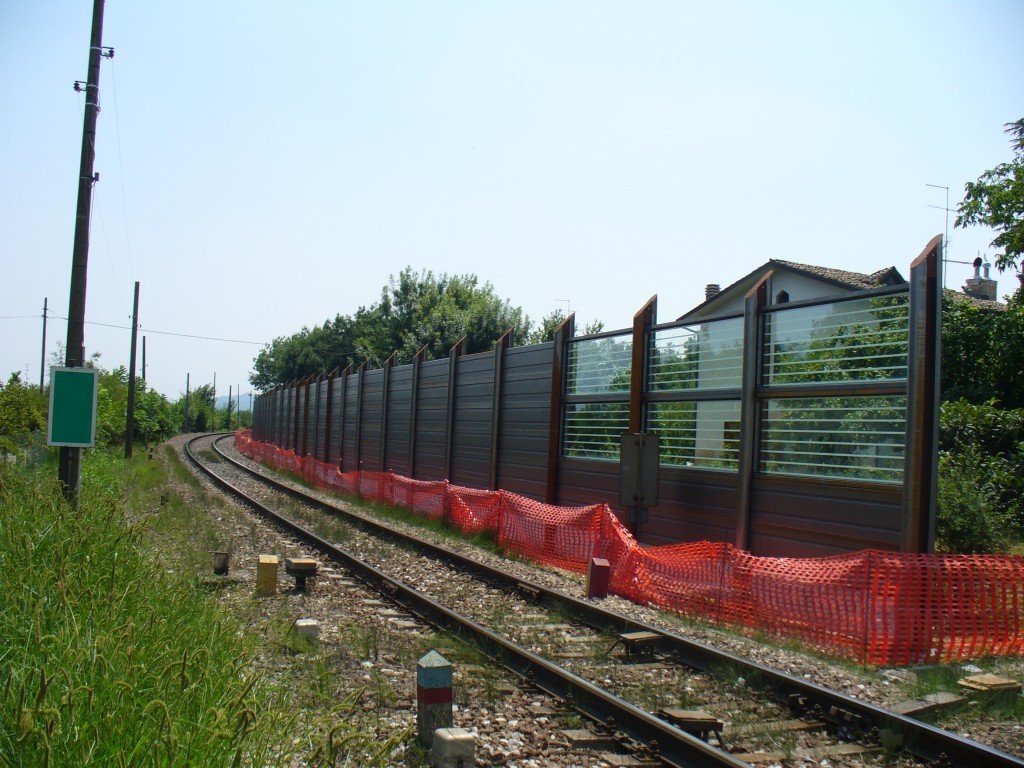 Noise barrier in corten steel and glass