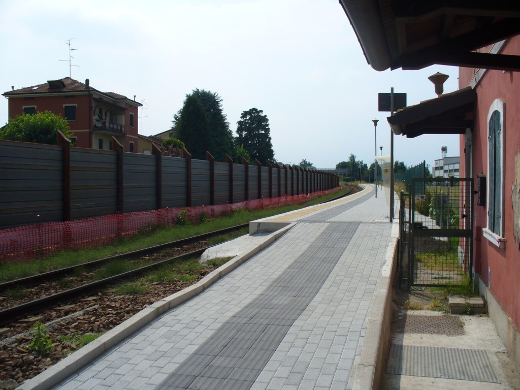 Barriera antirumore con pannelli acustici in acciaio Corten