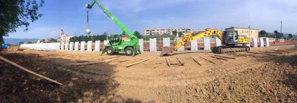 Vista dal lato esterno delle basi prefabbricate portanti a sostegno delle Barriere antirumore CIR HS