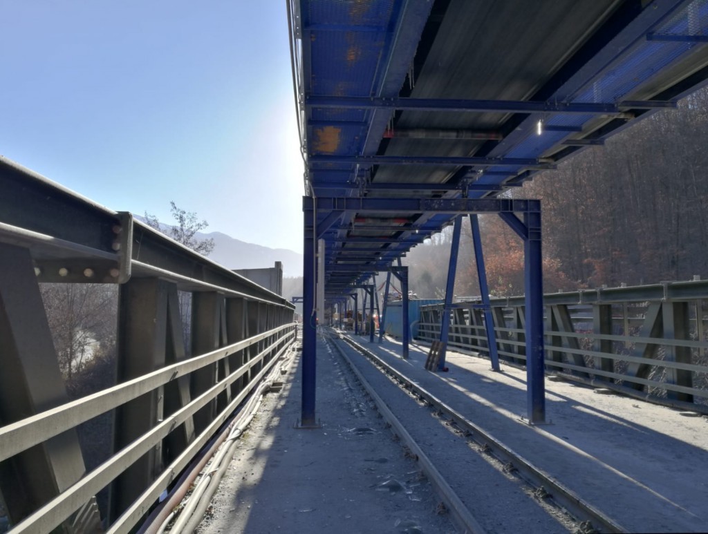 Imbocco del cunicolo esplorativo Aica-Mules ante opera - Vista del nastro trasportatore delle rocce da scavo